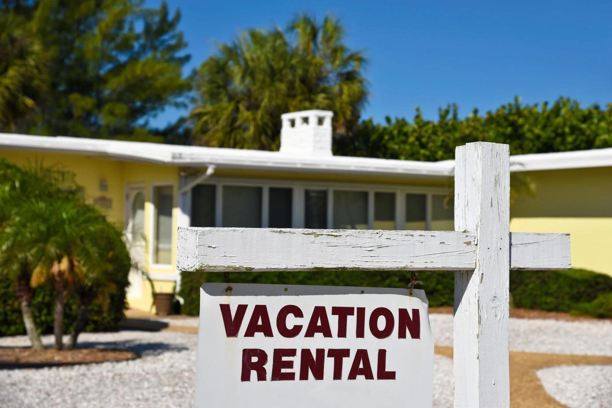 4 Vacation Rental Hosting Tips for a Five-Star Experience in Largo, FL